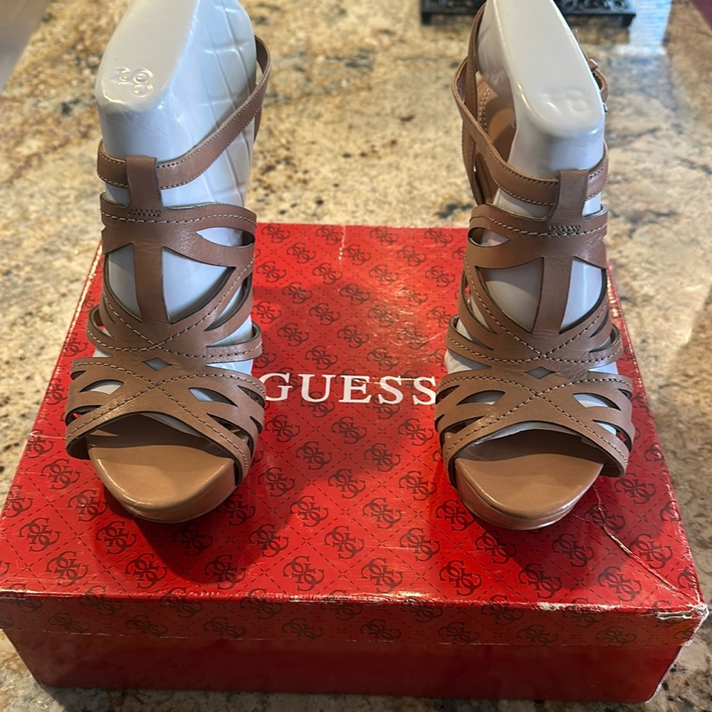 Guess Nude Hills only warn Twin, practically brand new condition. No scratches
